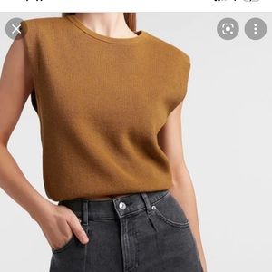 Express padded shoulder tee